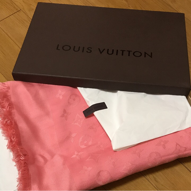 LOUIS VUITTON(ルイヴィトン)のソラ様専用ページ ルイヴィトン  大判 ストール ピンク 箱あり メンズのファッション小物(ストール)の商品写真