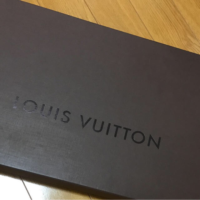 LOUIS VUITTON(ルイヴィトン)のソラ様専用ページ ルイヴィトン  大判 ストール ピンク 箱あり メンズのファッション小物(ストール)の商品写真