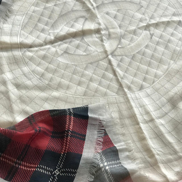 最安値設定!新品未使用CHANEL直営店シャネルストール大判 最安値設定!新品未使用CHANEL直営店シャネルストール大判