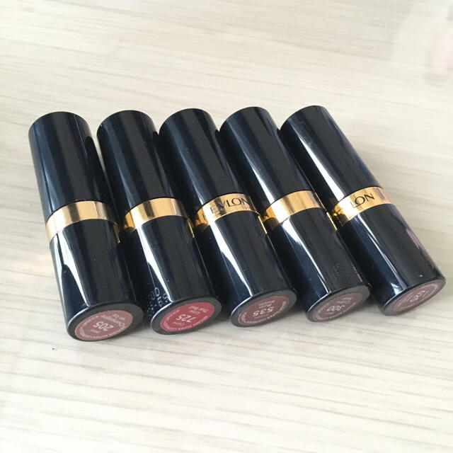 REVLON(レブロン)の値下げ！10,800円相当☆アメリカ限定☆REVLON口紅 コスメ/美容のベースメイク/化粧品(口紅)の商品写真