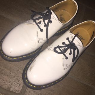 Dr Martens ドクターマーチン 白 値下げ中の通販 By りんりん S Shop ドクターマーチンならラクマ Dr Martens ドクターマーチン 白 値下げ中の通販 By りんりん S Shop ドクターマーチンならラクマ