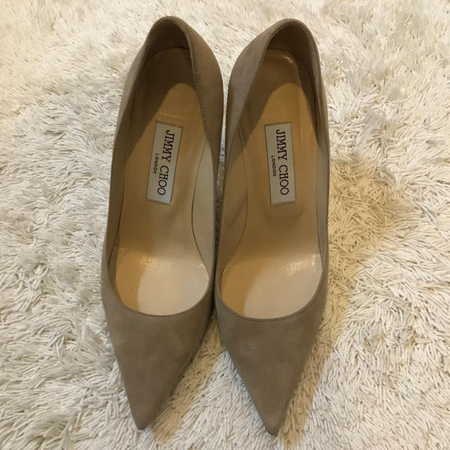 Jimmy Choo Jimmy Choo ジミーチュウ ベージュ スエード パンプス 37 5の通販 By 仕事のためお返事 発送お時間いただく場合があります ジミーチュウならラクマ