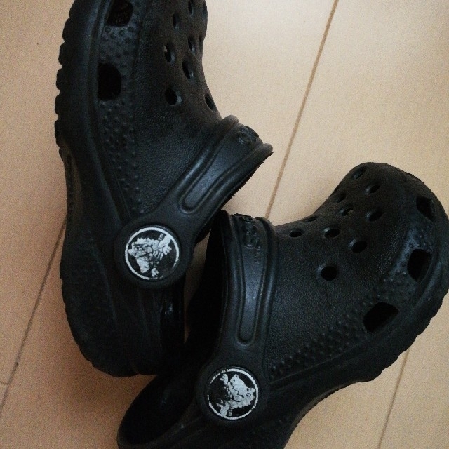 crocs(クロックス)のクロックス  13cm ブラック キッズ/ベビー/マタニティのベビー靴/シューズ(~14cm)(サンダル)の商品写真