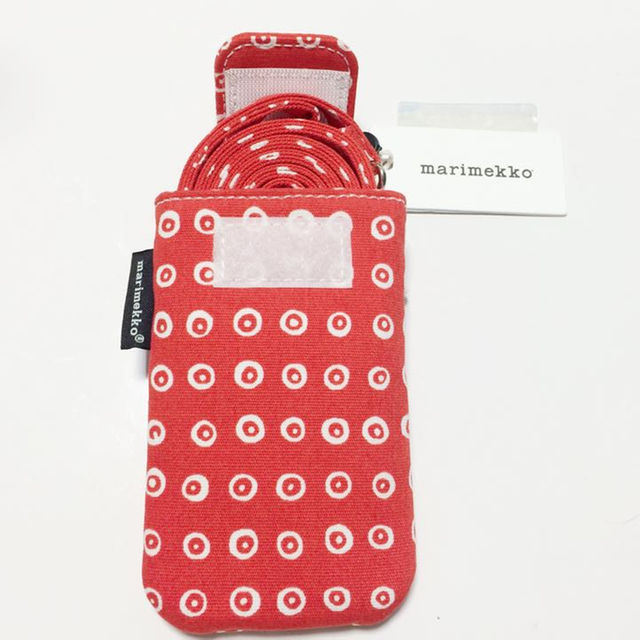 marimekko(マリメッコ)の♡値下げ♡【新品】マリメッコ 斜めがけモバイルポーチ TAPPI 赤 レディースのバッグ(ショルダーバッグ)の商品写真
