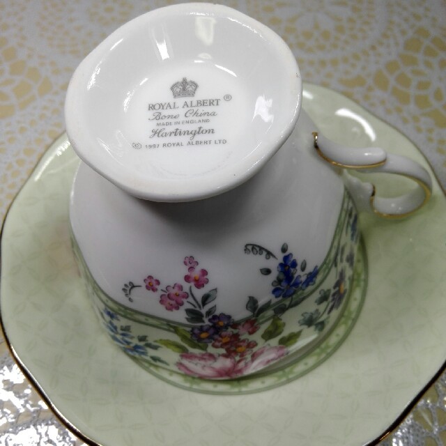 ROYAL ALBERT(ロイヤルアルバート)のRen様専用です。新品未使用ロイヤルアルバートのカップ&ソーサー１客セット インテリア/住まい/日用品のキッチン/食器(グラス/カップ)の商品写真