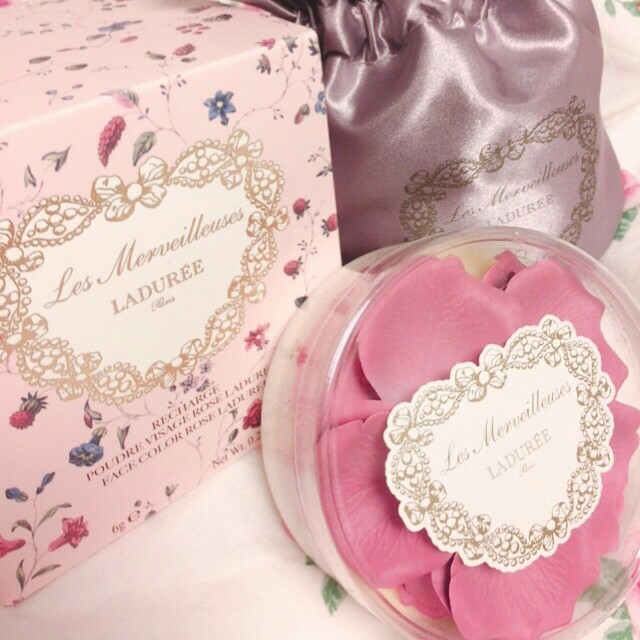 LADUREE(ラデュレ)のラデュレ 花びらチーク レフィル  コスメ/美容のベースメイク/化粧品(チーク)の商品写真