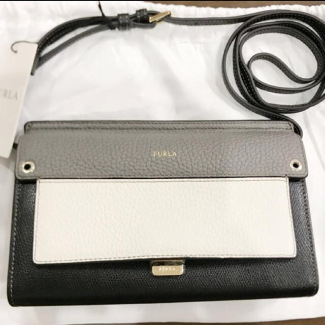 Furla(フルラ)のさきいっちい様専用  フルラ  財布  ショルダー付き 長財布 レディースのファッション小物(財布)の商品写真