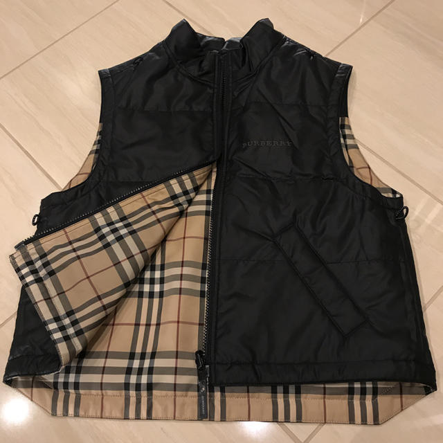 BURBERRY(バーバリー)のバーバリー ベスト リバーシブル 130 キッズ/ベビー/マタニティのキッズ服男の子用(90cm~)(ジャケット/上着)の商品写真