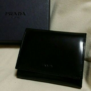 プラダ(PRADA)のPRADA　エナメル折り財布(財布)