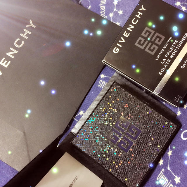 GIVENCHY(ジバンシィ)の送料込み ジバンシイ 2017クリスマス限定アイシャドウ 入手困難 完売品 コスメ/美容のベースメイク/化粧品(アイシャドウ)の商品写真