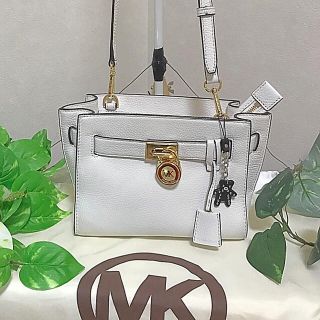 マイケルコース(Michael Kors)の♡超美品チャーム付きMICHAEL KORS レザー ショルダーバッグ♡(ショルダーバッグ)