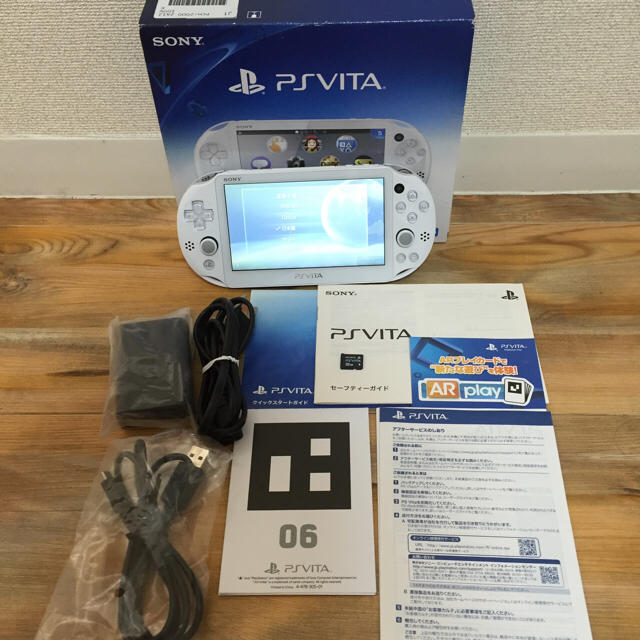 エンタメ/ホビー★付属品全て★ psvita pch-2000za12 ホワイト