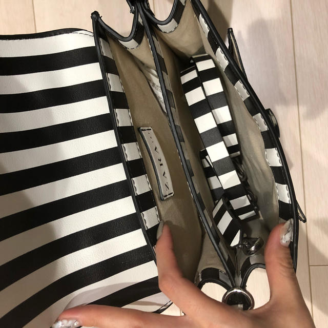 ZARA(ザラ)のZARA★レア！ストライプ ボーダー BAG タグ付 レディースのバッグ(ショルダーバッグ)の商品写真