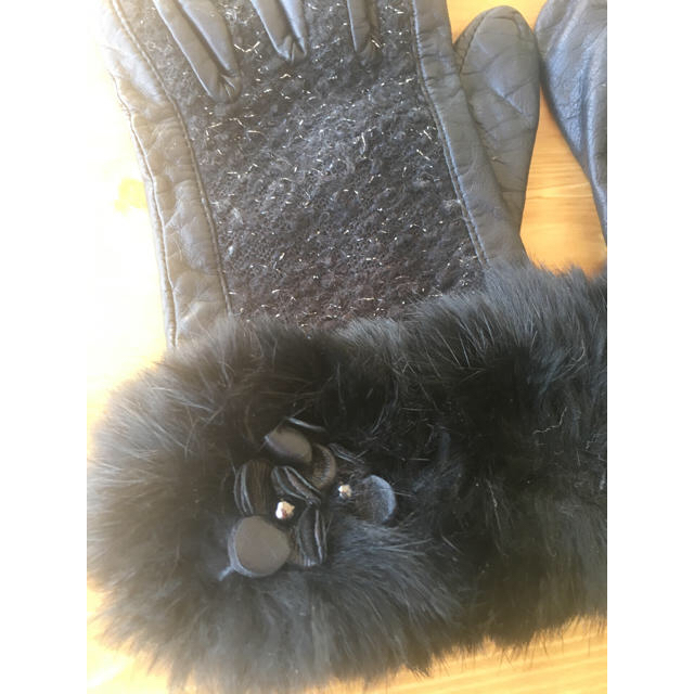 ANTEPRIMA(アンテプリマ)のレディース ファー革手袋 黒 アンテプリマ レディースのファッション小物(手袋)の商品写真