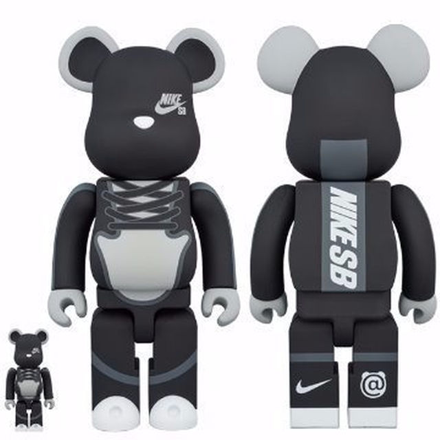 【送料込】BE@RBRICK NIKE SB BLACK 100% & 400% エンタメ/ホビーのフィギュア(スポーツ)の商品写真