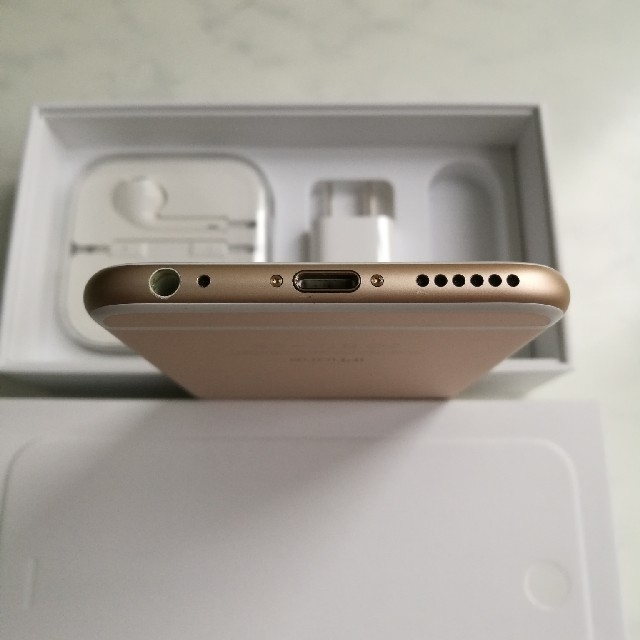 iPhone(アイフォーン)の【美品】iPhone6 16GB Gold Softbank スマホ/家電/カメラのスマートフォン/携帯電話(スマートフォン本体)の商品写真