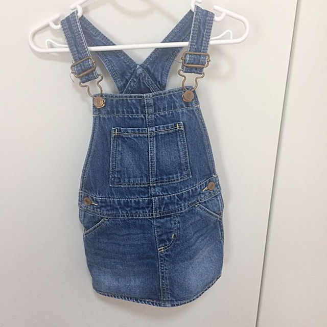 babyGAP(ベビーギャップ)のkiki様専用     babyGAPデニムジャンパースカート 80cm キッズ/ベビー/マタニティのベビー服(~85cm)(スカート)の商品写真