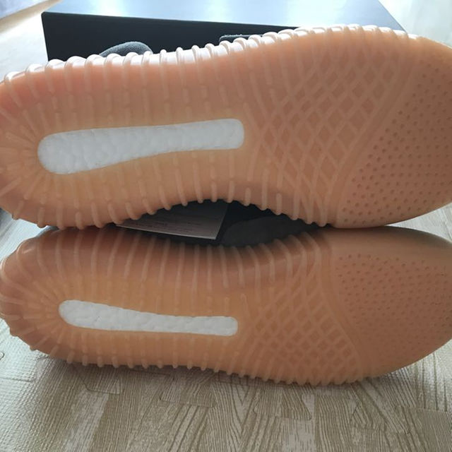 adidas(アディダス)の新品 26.5 yeezy boost 750 bb1840 グレー メンズの靴/シューズ(スニーカー)の商品写真