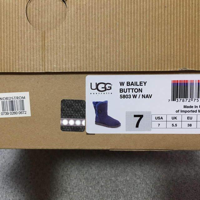 UGG(アグ)のUGG   ベイリーボタン  ムートンブーツ レディースの靴/シューズ(ブーツ)の商品写真