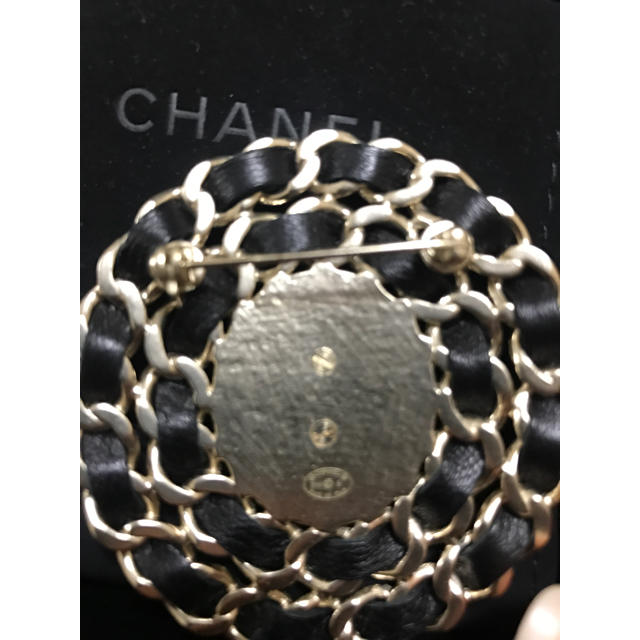 CHANEL(シャネル)の売り切り♡1/23まで♡CHANEL Leather×Brooch レディースのアクセサリー(ブローチ/コサージュ)の商品写真