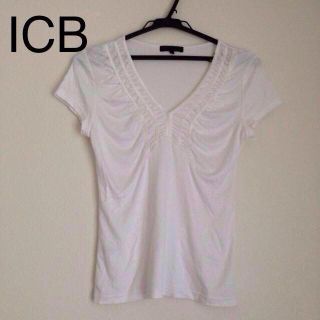 アイシービー(ICB)の美品  ICB 白いカットソー(カットソー(半袖/袖なし))