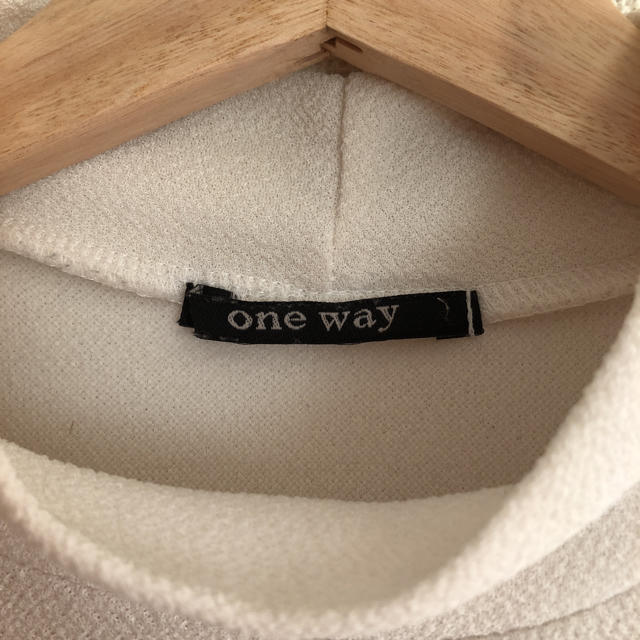 one*way(ワンウェイ)のONE WAY  白トップス レディースのトップス(カットソー(長袖/七分))の商品写真