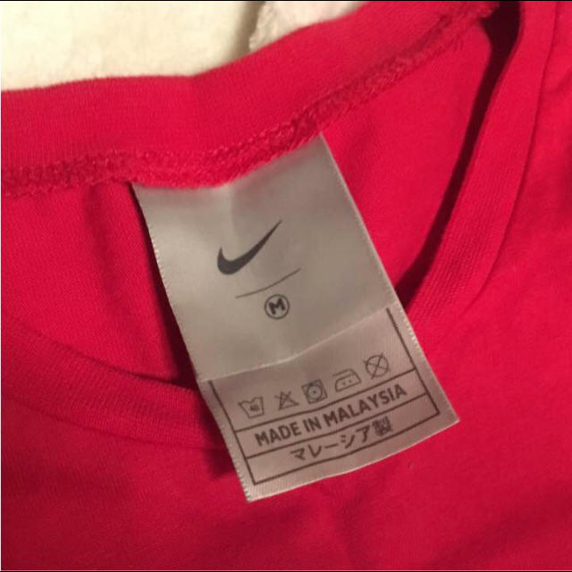 NIKE(ナイキ)のNIKE 半袖シャツ 赤 レディースのトップス(Tシャツ(半袖/袖なし))の商品写真