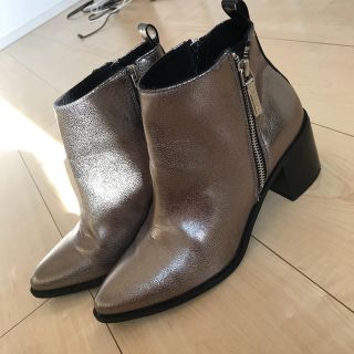 ザラ(ZARA)のメタリックショートブーツ(ブーツ)