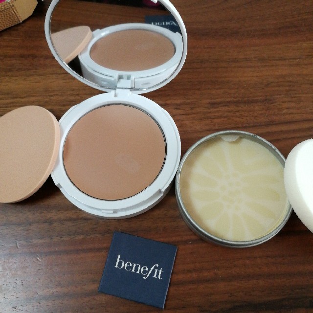 Benefit(ベネフィット)のbenefit 下地　ファンデーション コスメ/美容のベースメイク/化粧品(ファンデーション)の商品写真