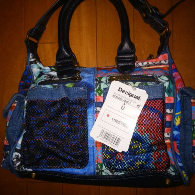 DESIGUAL(デシグアル)の送料無料（タグ付き）デシグアルの刺繍とスパンコールのバック レディースのバッグ(ハンドバッグ)の商品写真