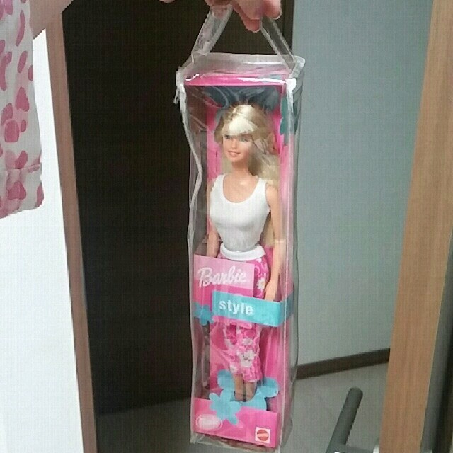 Barbie(バービー)の早いもの勝ち❗ラスト１点✨ポーチ付Barbie❤【バービー人形】 キッズ/ベビー/マタニティのおもちゃ(ぬいぐるみ/人形)の商品写真