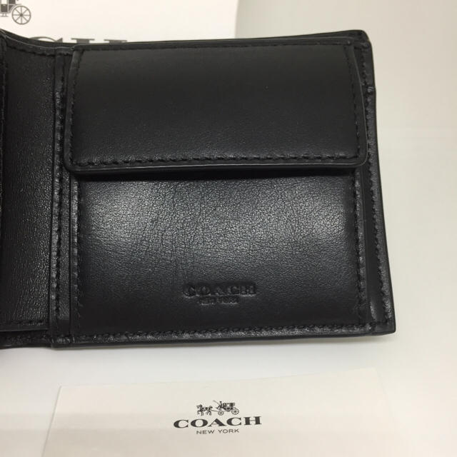 COACH(コーチ)のCOACH コーチ メンズ ブラック シグネチャーエンボス 折り財布 小銭入れ付 メンズのファッション小物(折り財布)の商品写真