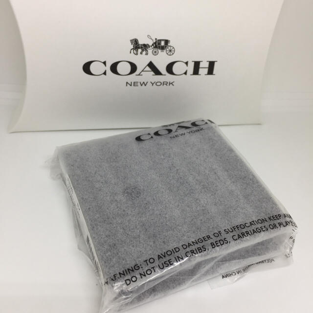 COACH(コーチ)のCOACH コーチ メンズ ブラック シグネチャーエンボス 折り財布 小銭入れ付 メンズのファッション小物(折り財布)の商品写真