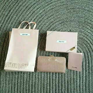 ミュウミュウ(miumiu)のmiumiu 財布(財布)