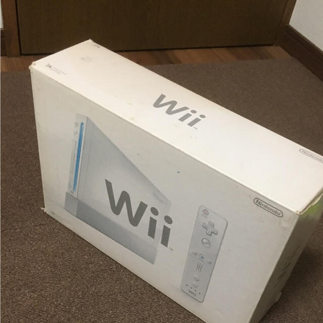 Wii(ウィー)のWii 本体 エンタメ/ホビーのゲームソフト/ゲーム機本体(家庭用ゲーム機本体)の商品写真