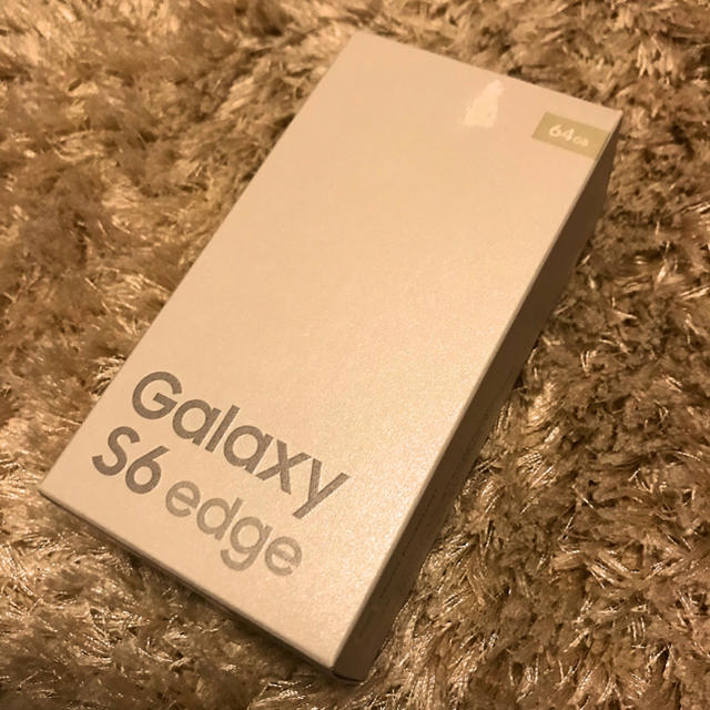 SAMSUNG(サムスン)の※期間限定大幅値下げ！【本体美品】Galaxy S6 edge プラチナゴールド スマホ/家電/カメラのスマートフォン/携帯電話(スマートフォン本体)の商品写真