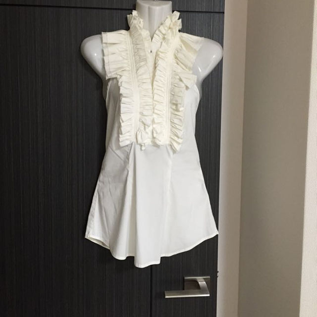 BCBGMAXAZRIA(ビーシービージーマックスアズリア)の美品 BCBG♡フリルトップス レディースのトップス(その他)の商品写真