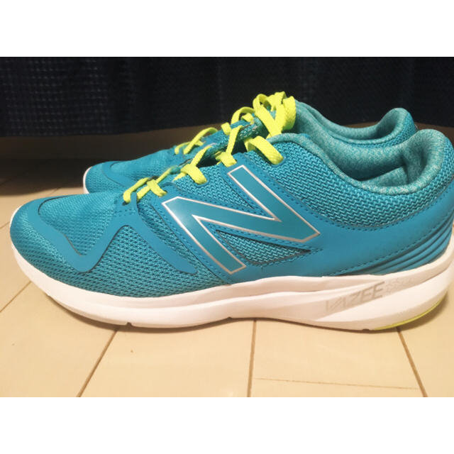 New Balance(ニューバランス)の【美品】25.0cm ニューバランス  ランニングシューズ  レディースの靴/シューズ(スニーカー)の商品写真
