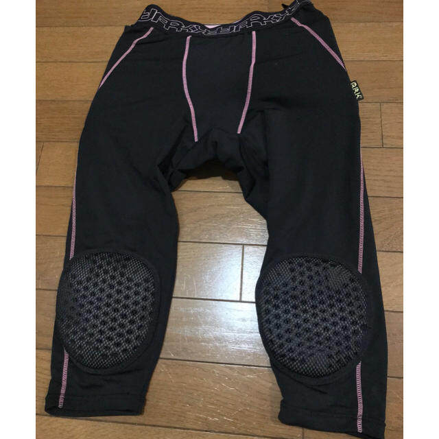 【mail@closet様専用】スノボ  レディースプロテクター Mサイズ スポーツ/アウトドアのスノーボード(ウエア/装備)の商品写真