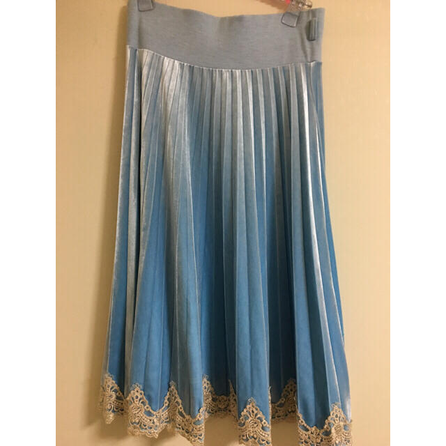 綺麗！CLAUDIA ASH  光沢 ベロア スカイブルー プリーツスカート  レディースのスカート(ひざ丈スカート)の商品写真