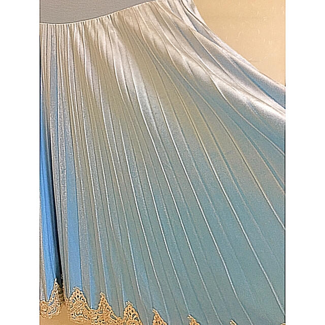綺麗！CLAUDIA ASH  光沢 ベロア スカイブルー プリーツスカート  レディースのスカート(ひざ丈スカート)の商品写真