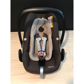 マキシコシ(Maxi-Cosi)の人気のマキシコシ ペブルプラスの中でも希少色のアースブラウン(自動車用チャイルドシート本体)