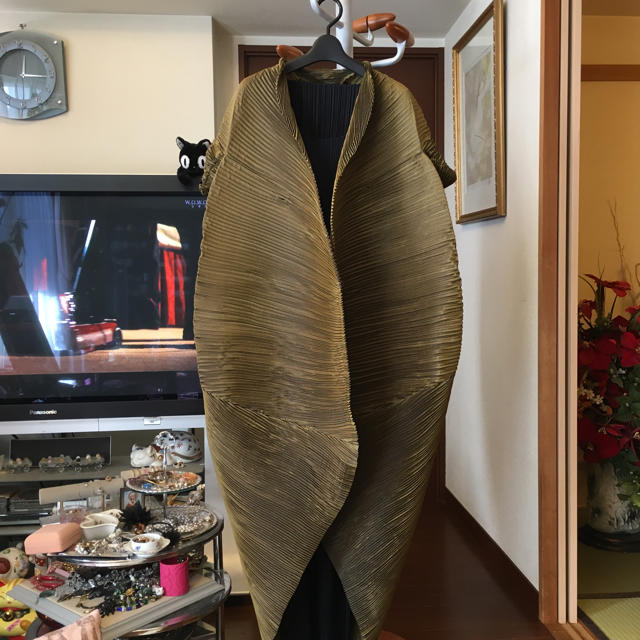 イッセイミヤケ パーティライン 芸術的なドレスコート