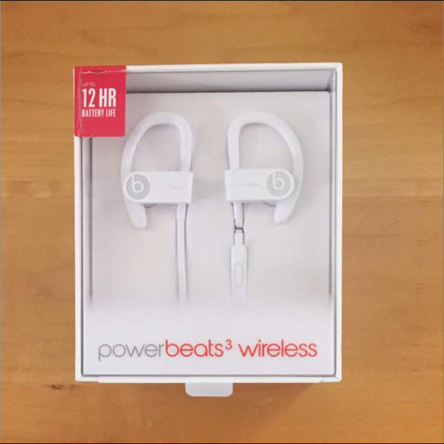 Apple(アップル)のpower beats 3 wireless ホワイト スマホ/家電/カメラのオーディオ機器(ヘッドフォン/イヤフォン)の商品写真