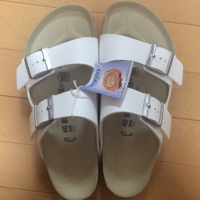 BIRKENSTOCK(ビルケンシュトック)のBIRKENSTOCK アリゾナホワイト レディースの靴/シューズ(サンダル)の商品写真