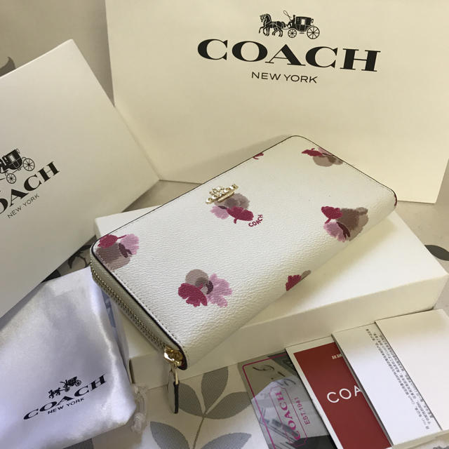 COACH(コーチ)のSALE COACH  coach  長財布 フローラル コーチ 新品 レディースのファッション小物(財布)の商品写真