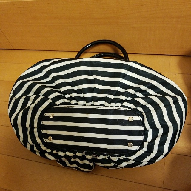 kate spade new york(ケイトスペードニューヨーク)の【sale！】 kate spade  バッグ ナイロン　ストライプ　 レディースのバッグ(ハンドバッグ)の商品写真