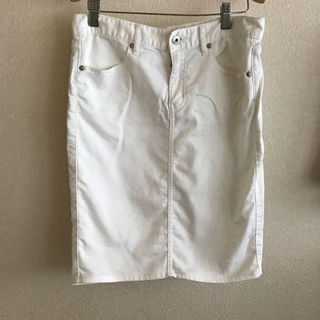 ジーユー(GU)のGU Basic ホワイトデニム タイトスカート(ひざ丈スカート)