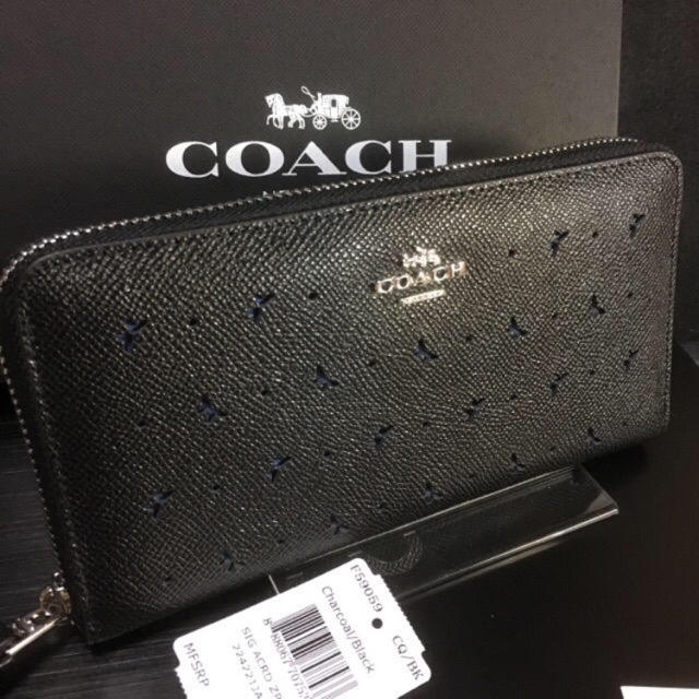 COACH(コーチ)の限定セール❣️新品コーチ長財布F59059ブラックパンチングバタフライ2017 レディースのファッション小物(財布)の商品写真