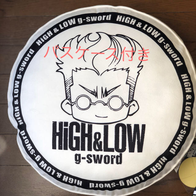 しまむら(シマムラ)のHigh&Low しまむらコラボ クッション&アクリルキーホルダー エンタメ/ホビーのタレントグッズ(ミュージシャン)の商品写真